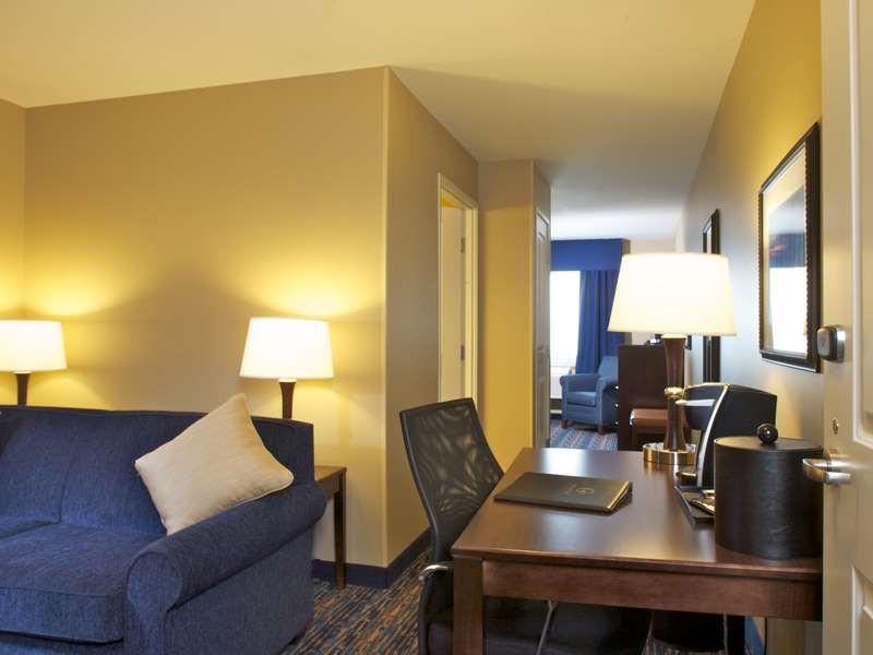 Grandstay Hotel & Suites Mount Horeb - Madison Стая снимка