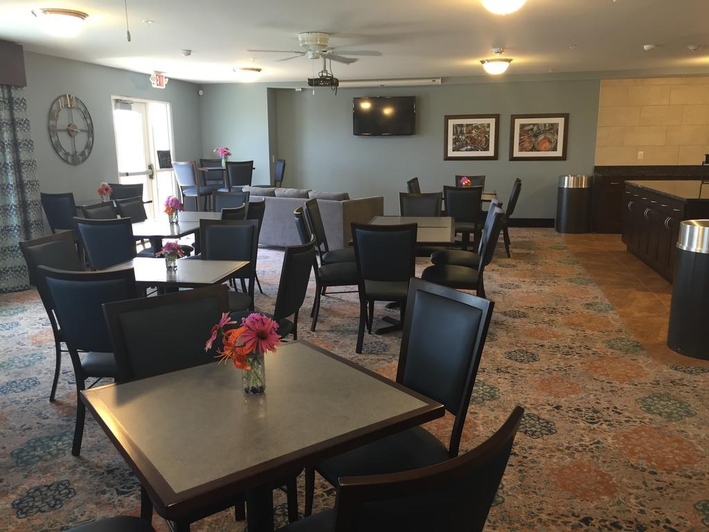 Grandstay Hotel & Suites Mount Horeb - Madison Екстериор снимка