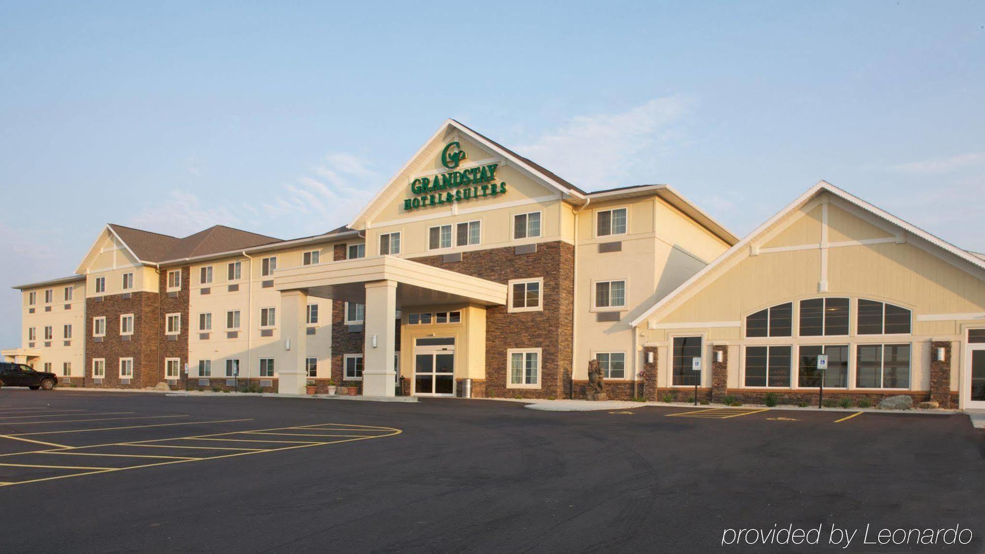 Grandstay Hotel & Suites Mount Horeb - Madison Екстериор снимка
