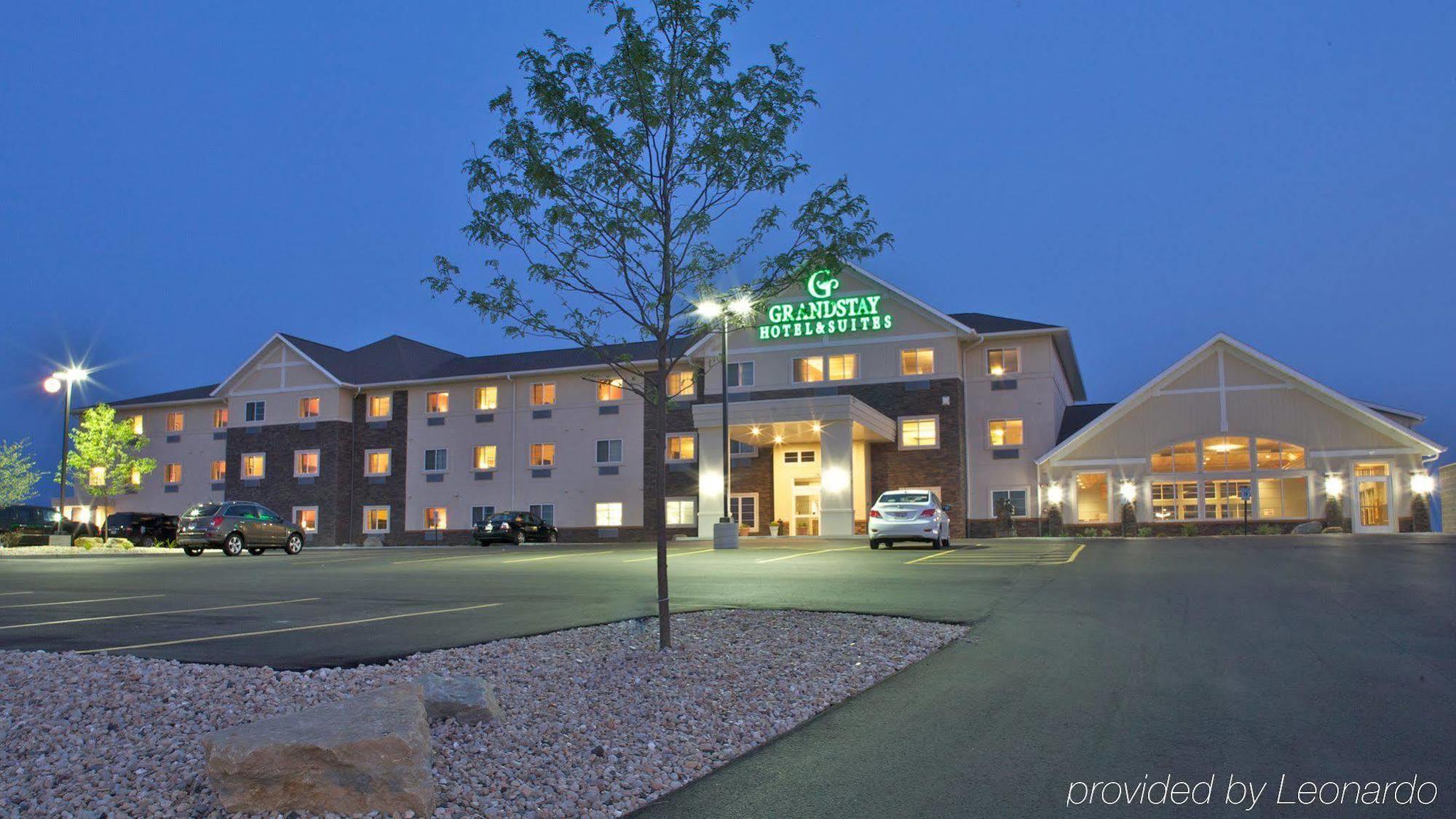 Grandstay Hotel & Suites Mount Horeb - Madison Екстериор снимка