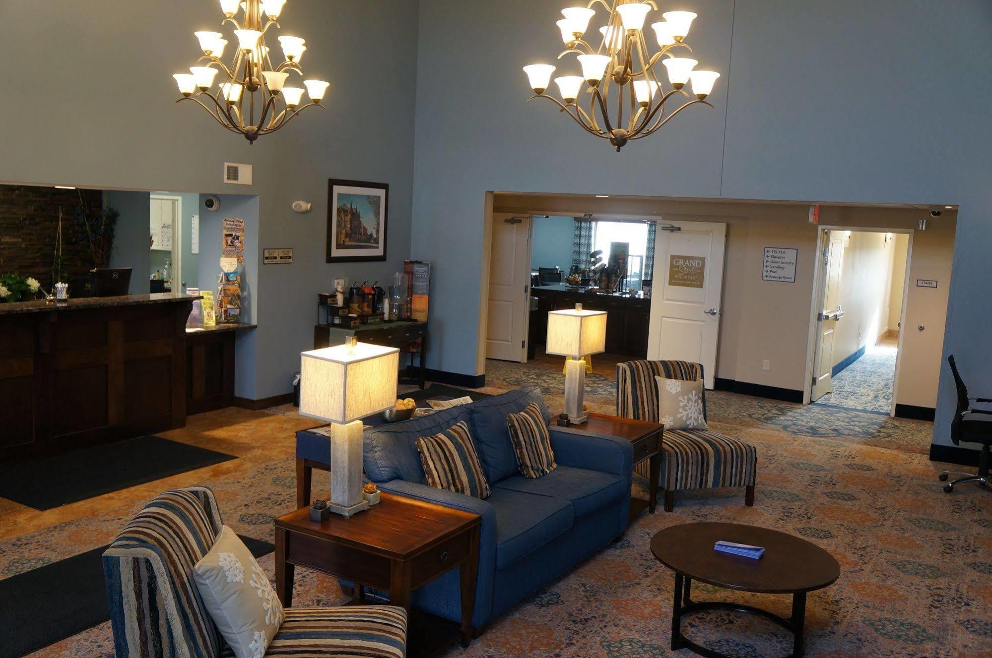 Grandstay Hotel & Suites Mount Horeb - Madison Екстериор снимка