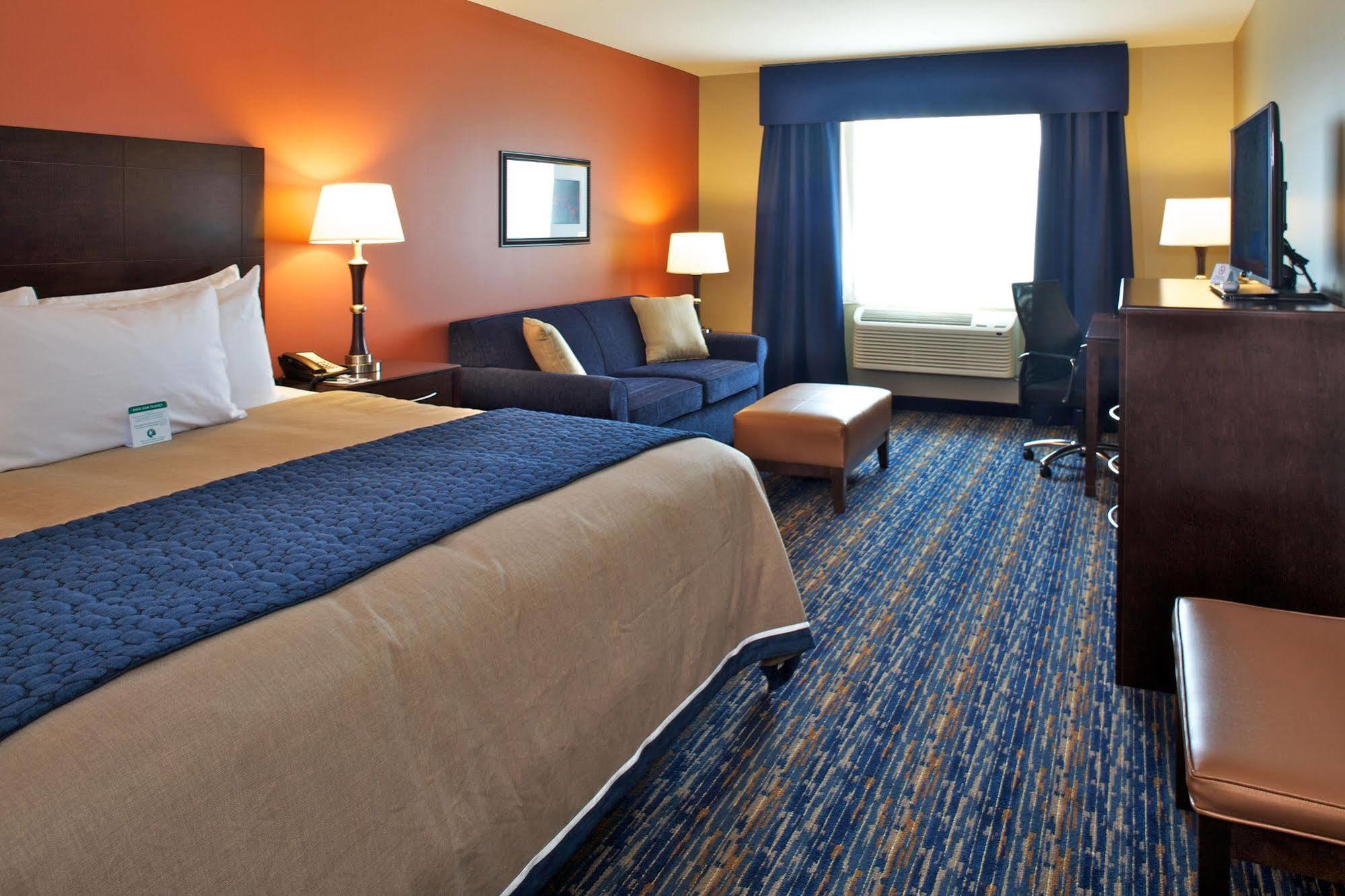 Grandstay Hotel & Suites Mount Horeb - Madison Екстериор снимка