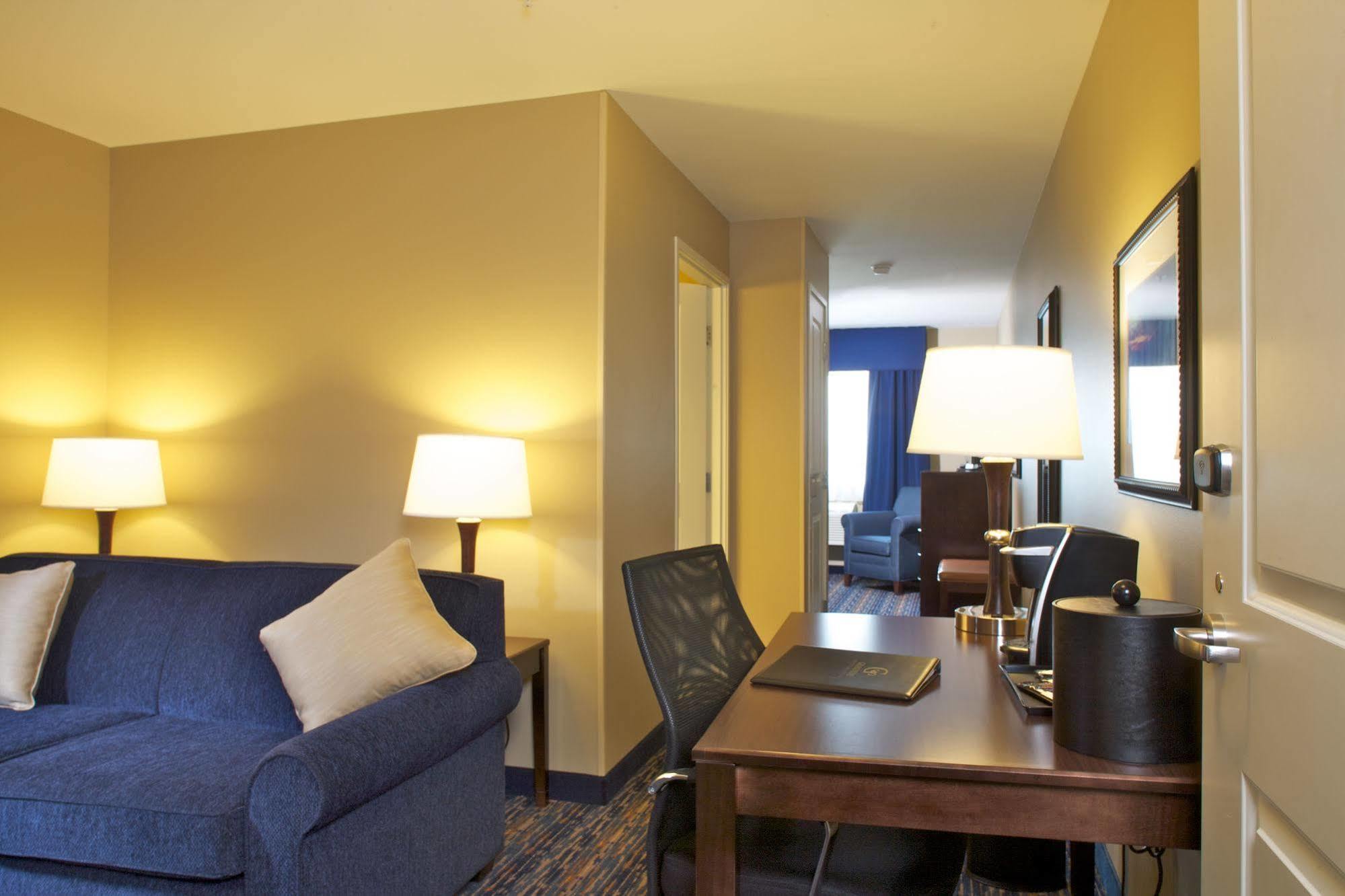 Grandstay Hotel & Suites Mount Horeb - Madison Екстериор снимка