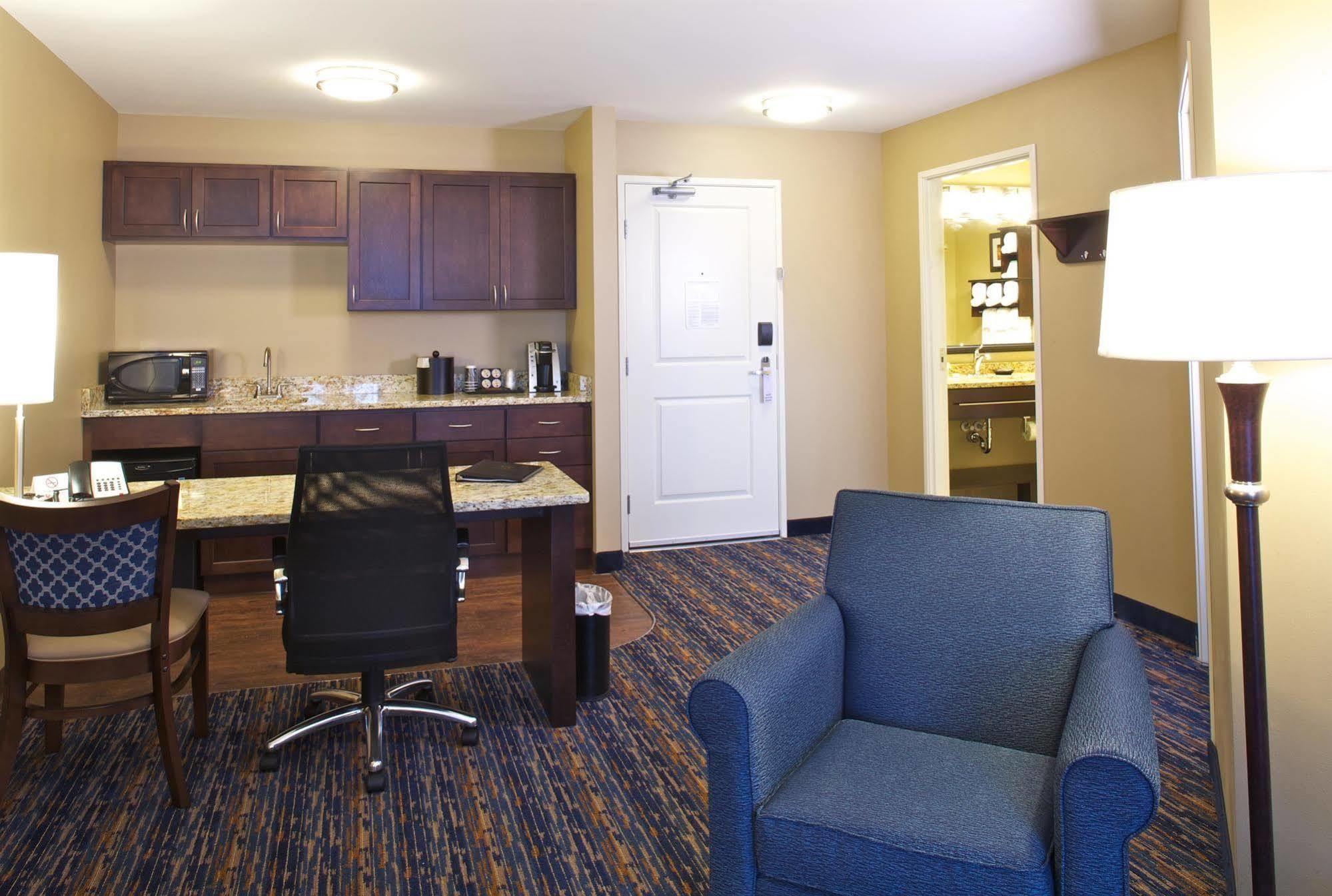 Grandstay Hotel & Suites Mount Horeb - Madison Екстериор снимка