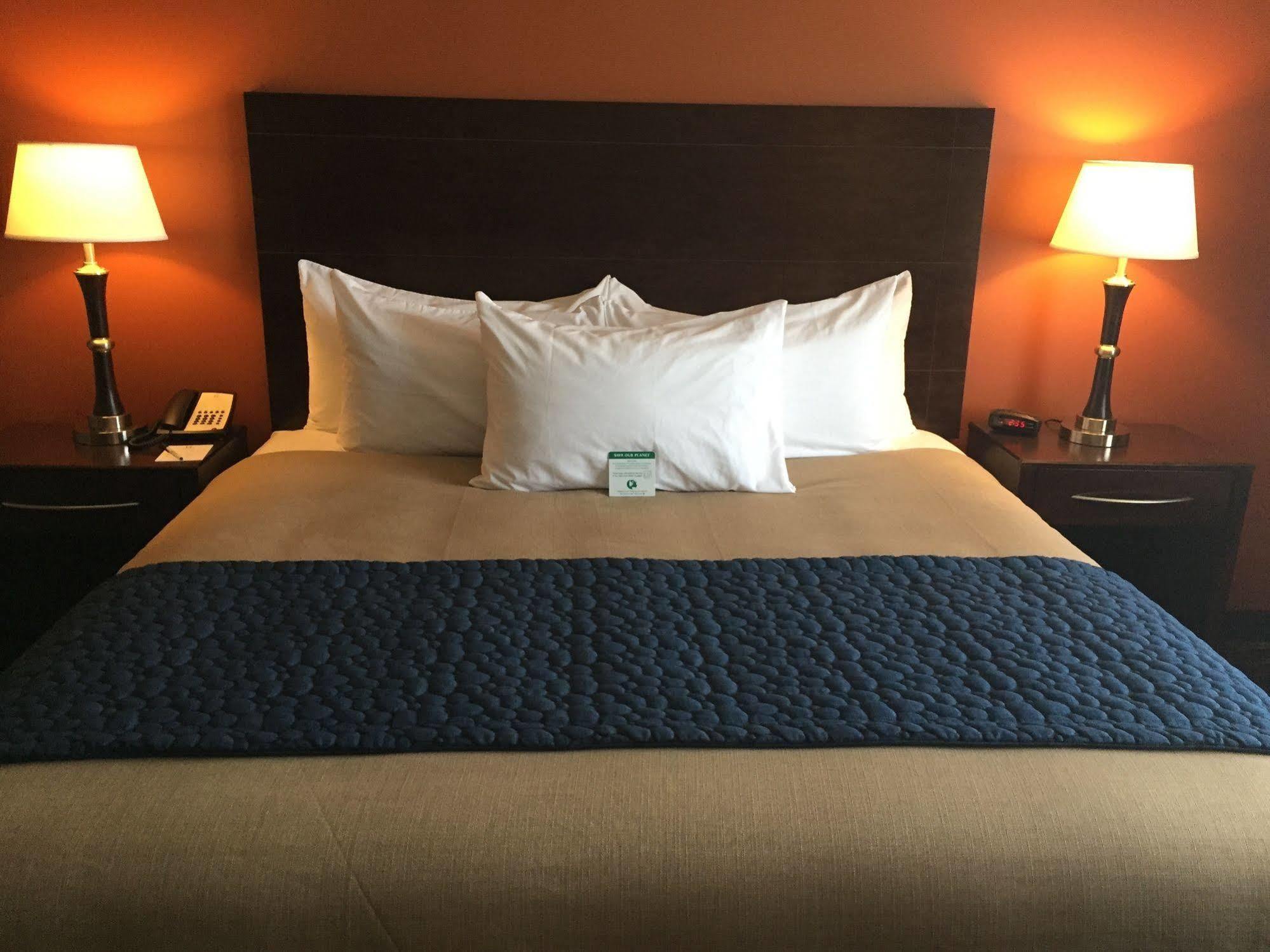 Grandstay Hotel & Suites Mount Horeb - Madison Екстериор снимка